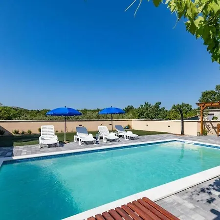 Ferienhaus Laetitia With Pool *