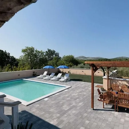 Laetitia With Pool Comfortable * Banjevci