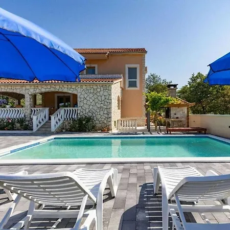 Laetitia With Pool Comfortable Banjevci
