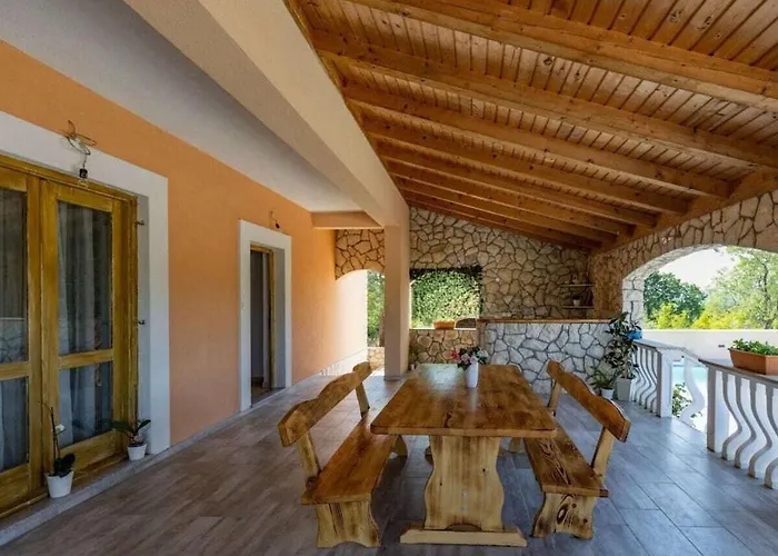 Laetitia With Pool Comfortable Σπίτι διακοπών