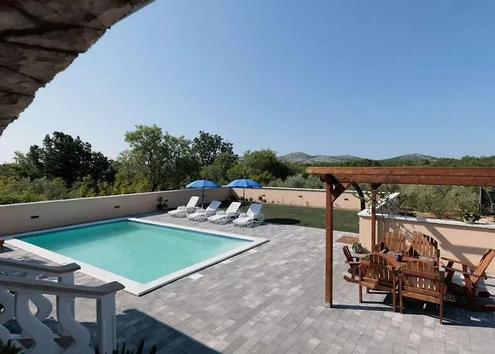 Laetitia With Pool Comfortable * Banjevci